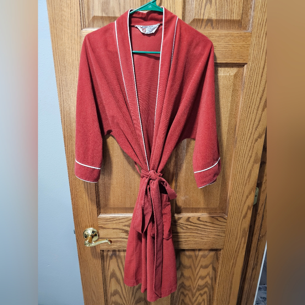 Vintage Munsingwear Elegant Men's Red Robe With White Piping